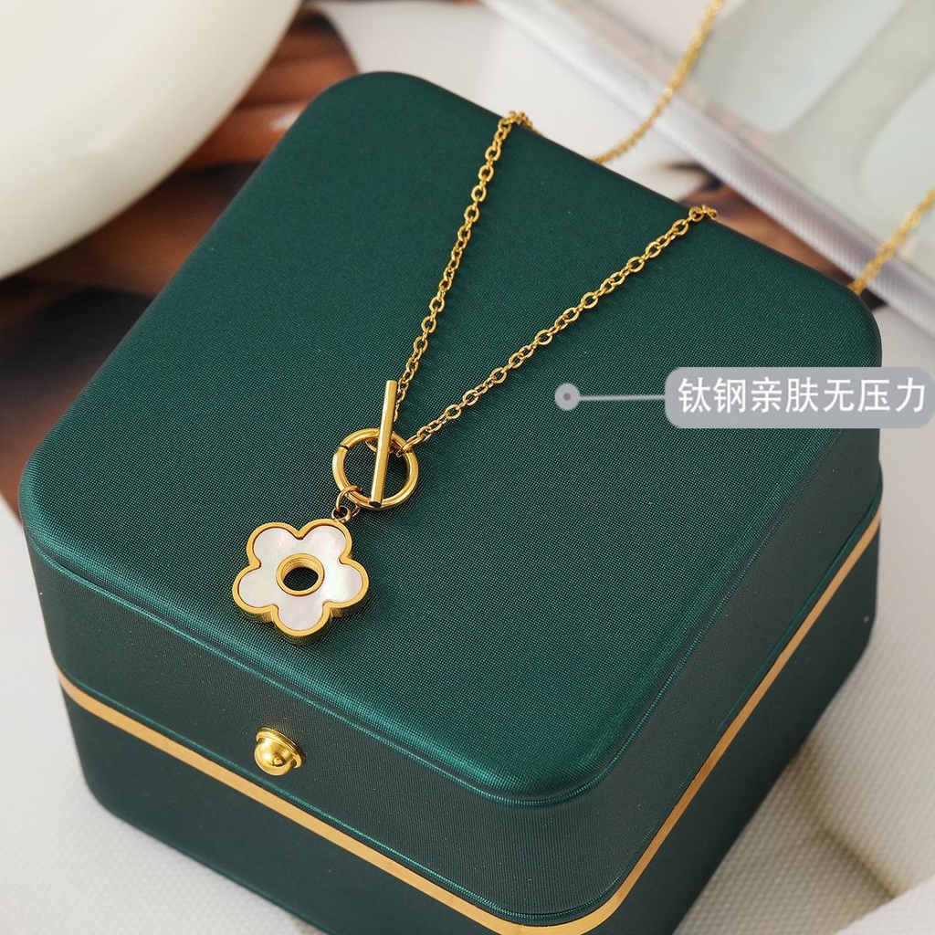Dây chuyền titan mạ vàng hoa cúc dây dài 2500449