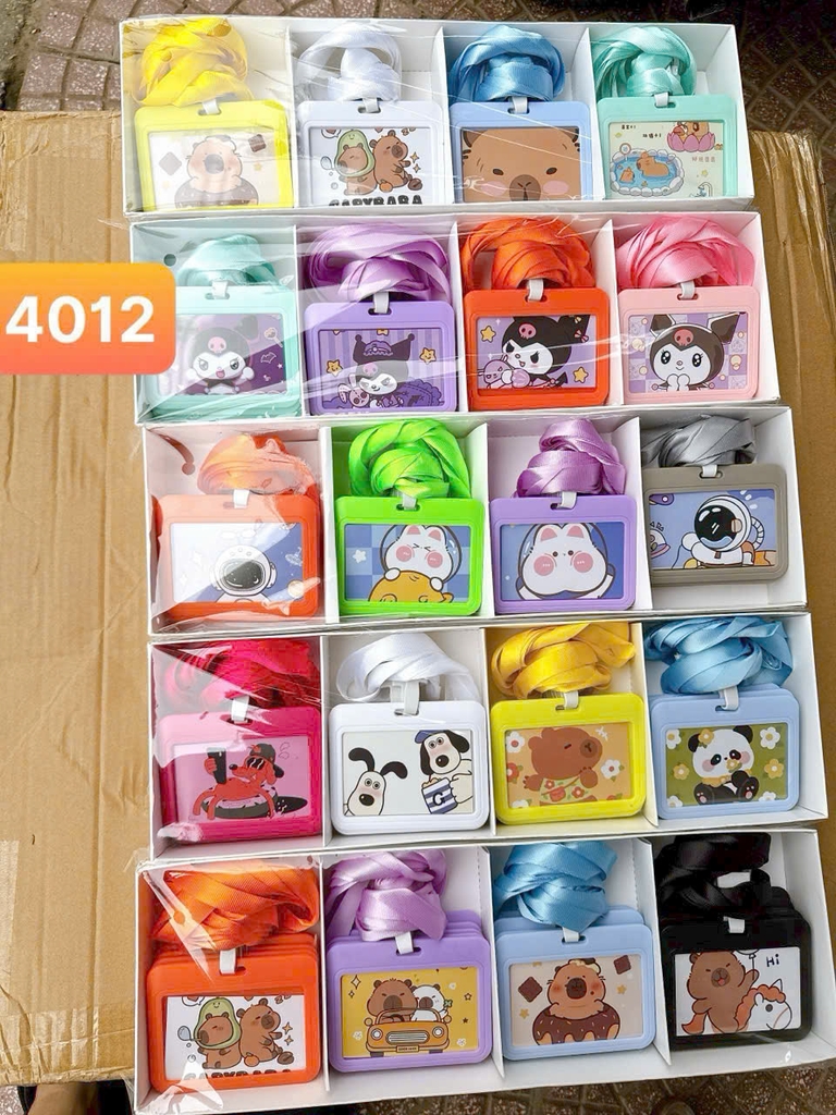 Thẻ Tên Nhựa Ngang 4012 (20 Cái/ Hộp; 40 Hộp/ Thùng)