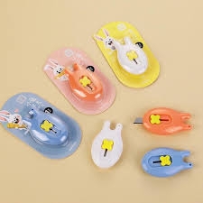 Dao Rọc Giấy Hình Thỏ 8136 Vĩ (12 Cái/ Vĩ)