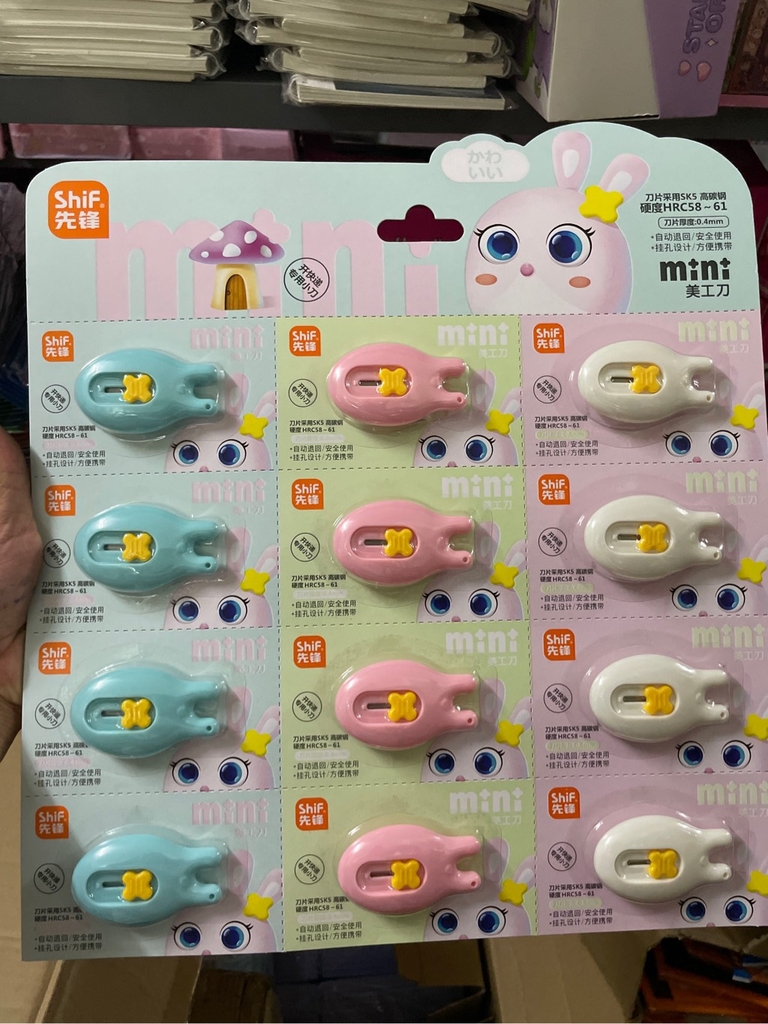 Dao Rọc Giấy Hình Thỏ 8136 Vĩ (12 Cái/ Vĩ)