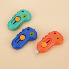 Dao Rọc Giấy Hình Khủng Long Vĩ 8135 (12 Cái/Vĩ)
