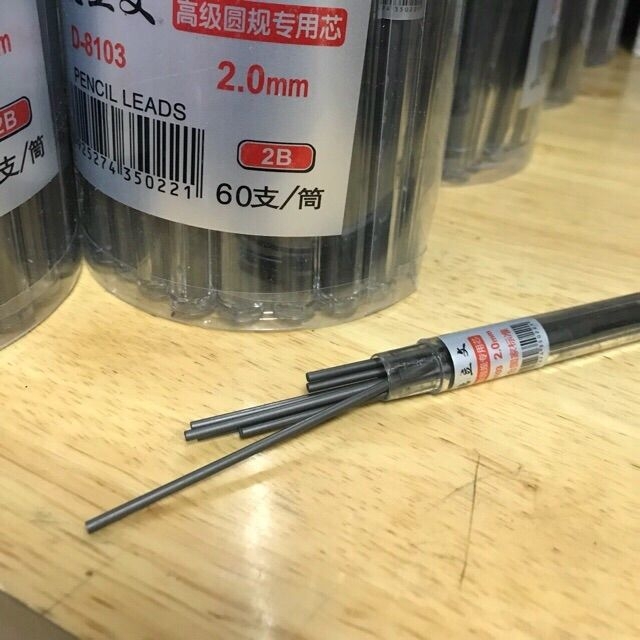 . Ruột Bút Chì Bấm 2B Loại To 2.0mm D8103 (60 Ống/Lon; 40 Lon/Thùng)