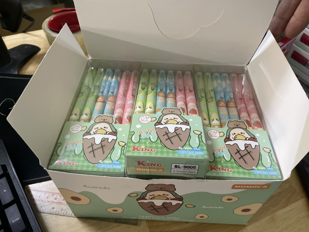 . Bút Gel Bấm Xóa Được HỘP KIẾNG VS, King (12 Cây/Hộp; 12 Hộp/Lốc; 16 Lốc/Thùng)