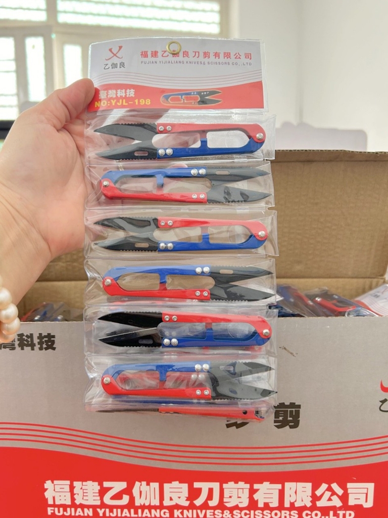 Kéo Cắt Chỉ 2 Màu (12 Cái/ Vĩ; 25 Vĩ/ Hộp; 4 Hộp/ Thùng)