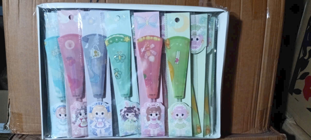 Quạt Nhựa Cầm Tay (30 Cái/Hộp, 600 Cái/Thùng)