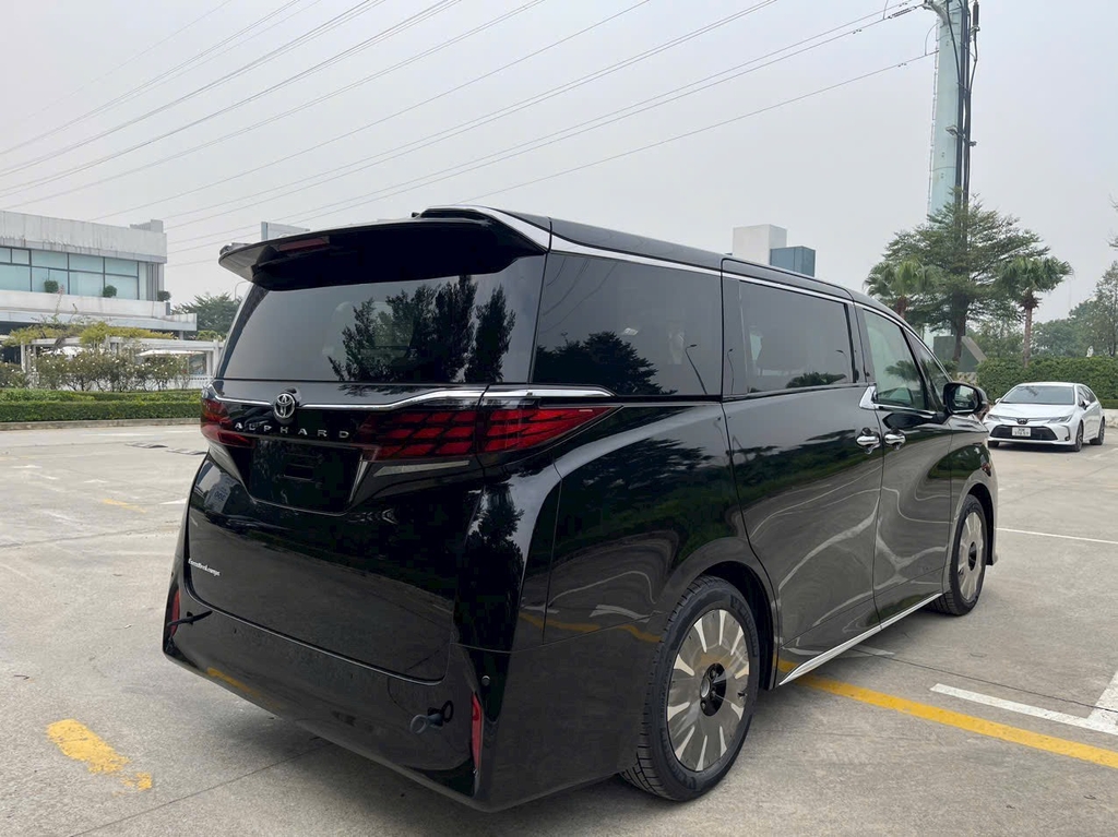 ALPHARD ĐEN - NỘI THẤT KEM