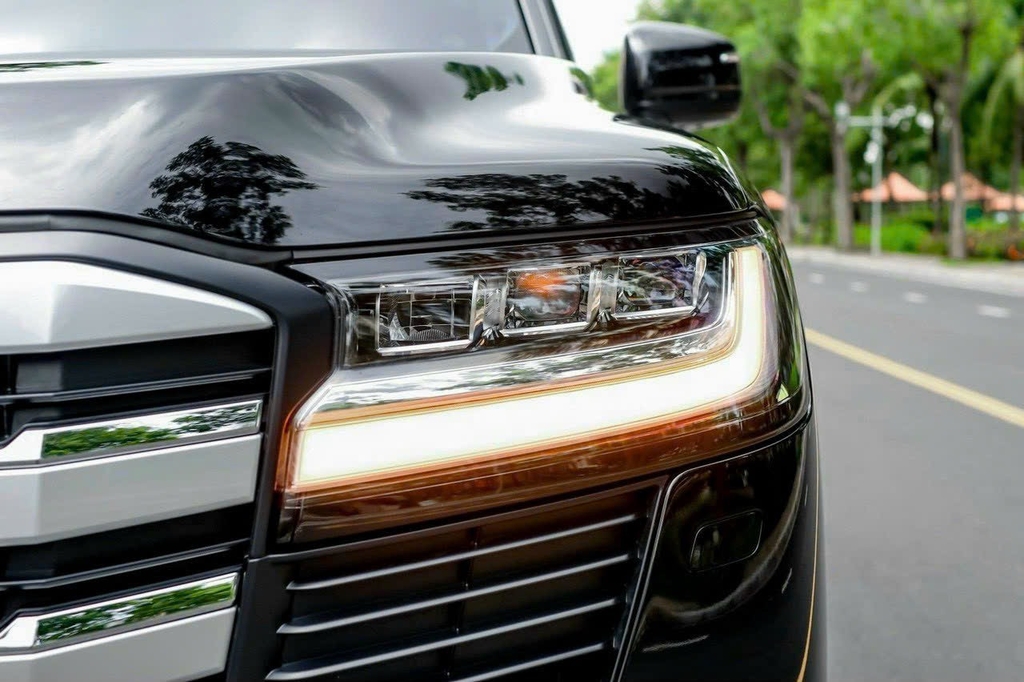 LANDCRUISER LC300 ĐEN - NỘI THẤT ĐEN