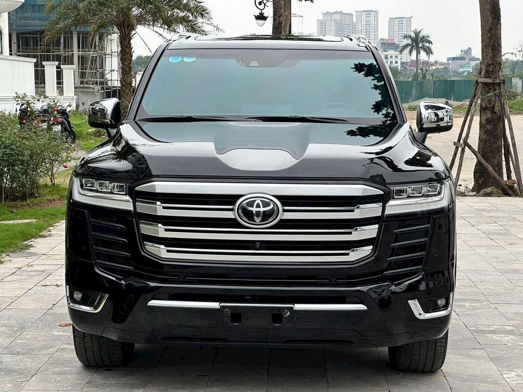 LANDCRUISER LC300 ĐEN - NỘI THẤT ĐEN