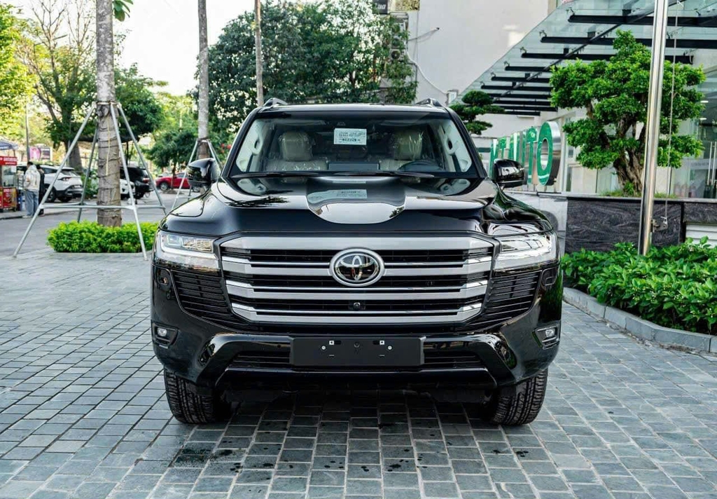 LANDCRUISER LC300 ĐEN - NỘI THẤT ĐEN