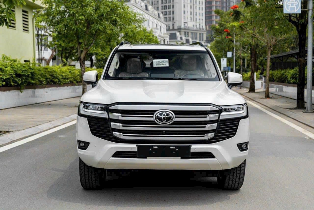LANDCRUISER LC300 TRẮNG- NỘI THẤT KEM