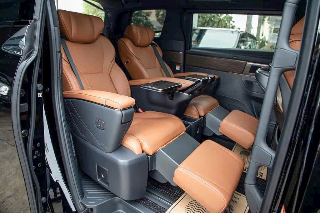 ALPHARD ĐEN - NỘI THẤT ĐỎ NÂU