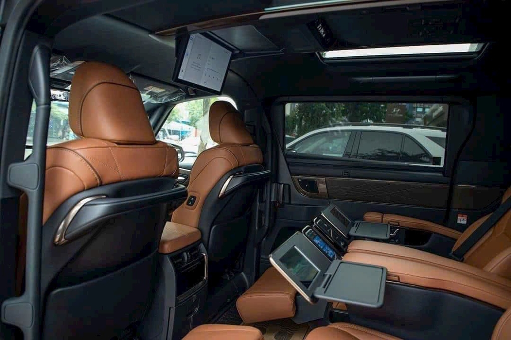ALPHARD ĐEN - NỘI THẤT ĐỎ NÂU
