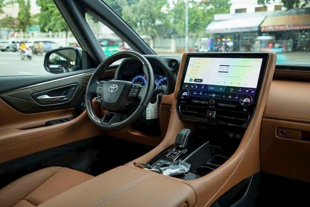 ALPHARD ĐEN - NỘI THẤT ĐỎ NÂU