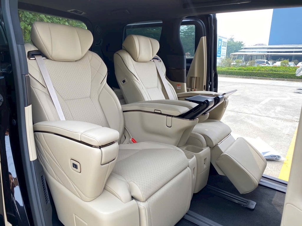 ALPHARD ĐEN - NỘI THẤT KEM