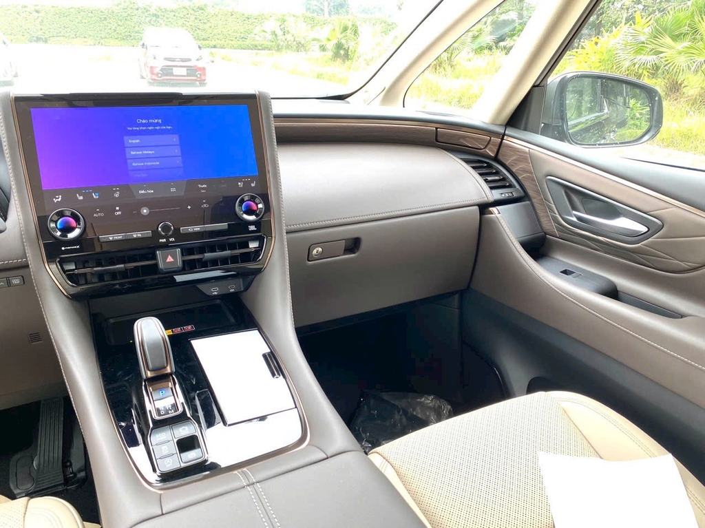 ALPHARD TRẮNG - NỘI THẤT NÂU