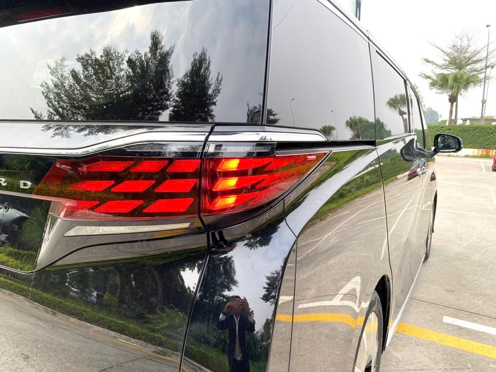 ALPHARD ĐEN - NỘI THẤT KEM