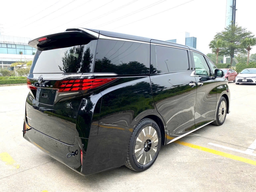ALPHARD ĐEN - NỘI THẤT KEM