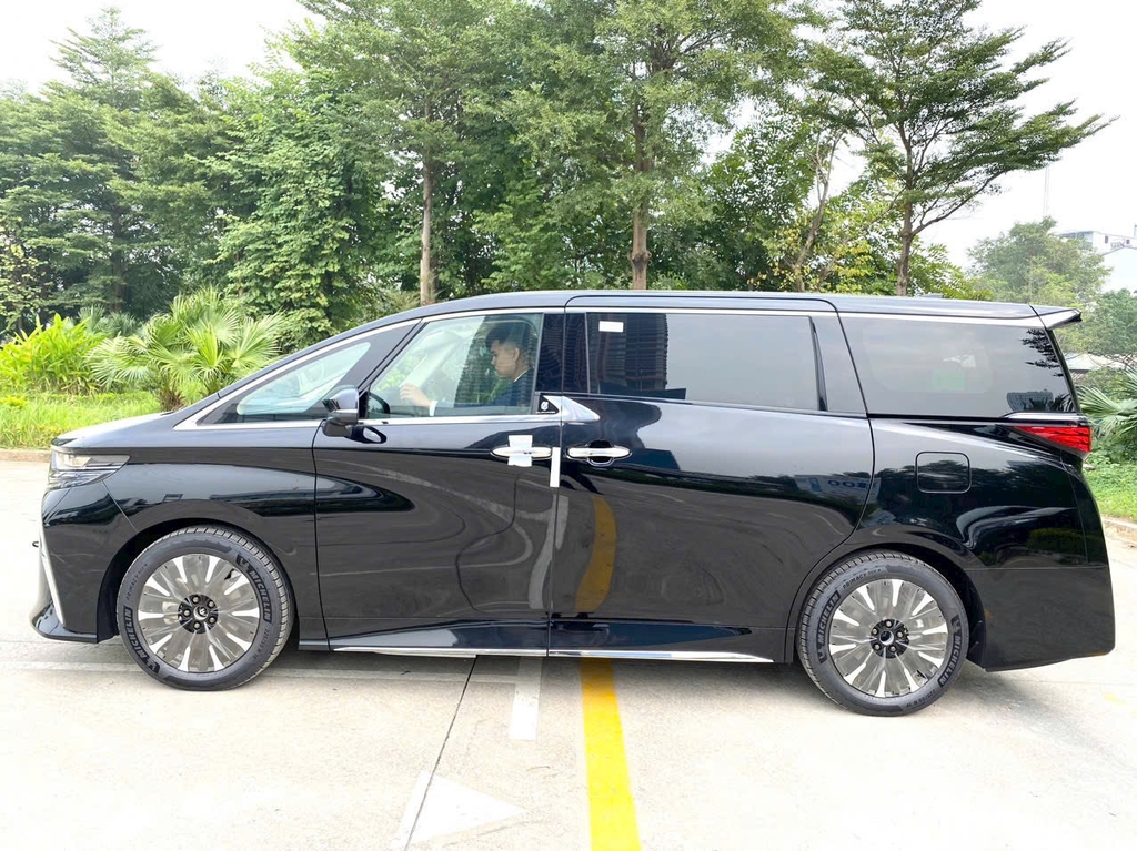 ALPHARD ĐEN - NỘI THẤT KEM