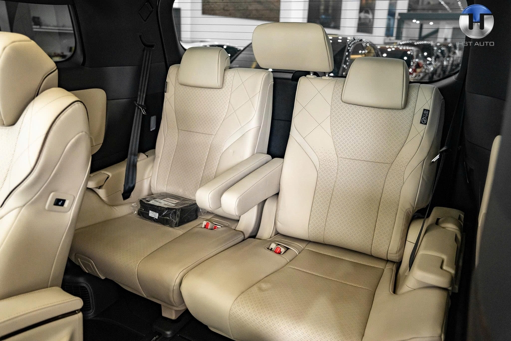 ALPHARD ĐEN - NỘI THẤT KEM