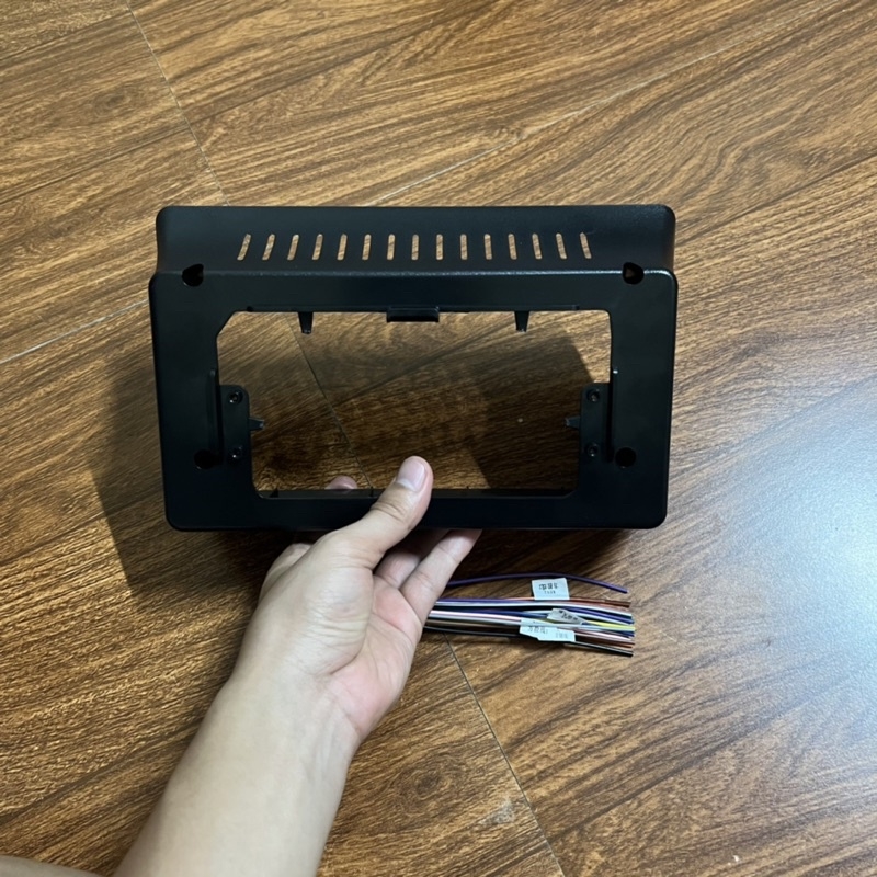 Mặt dưỡng thông dụng ,dùng chung chế 10 inch dành cho màn android lắp  xe tải , các dòng xe không có dưỡng android zin