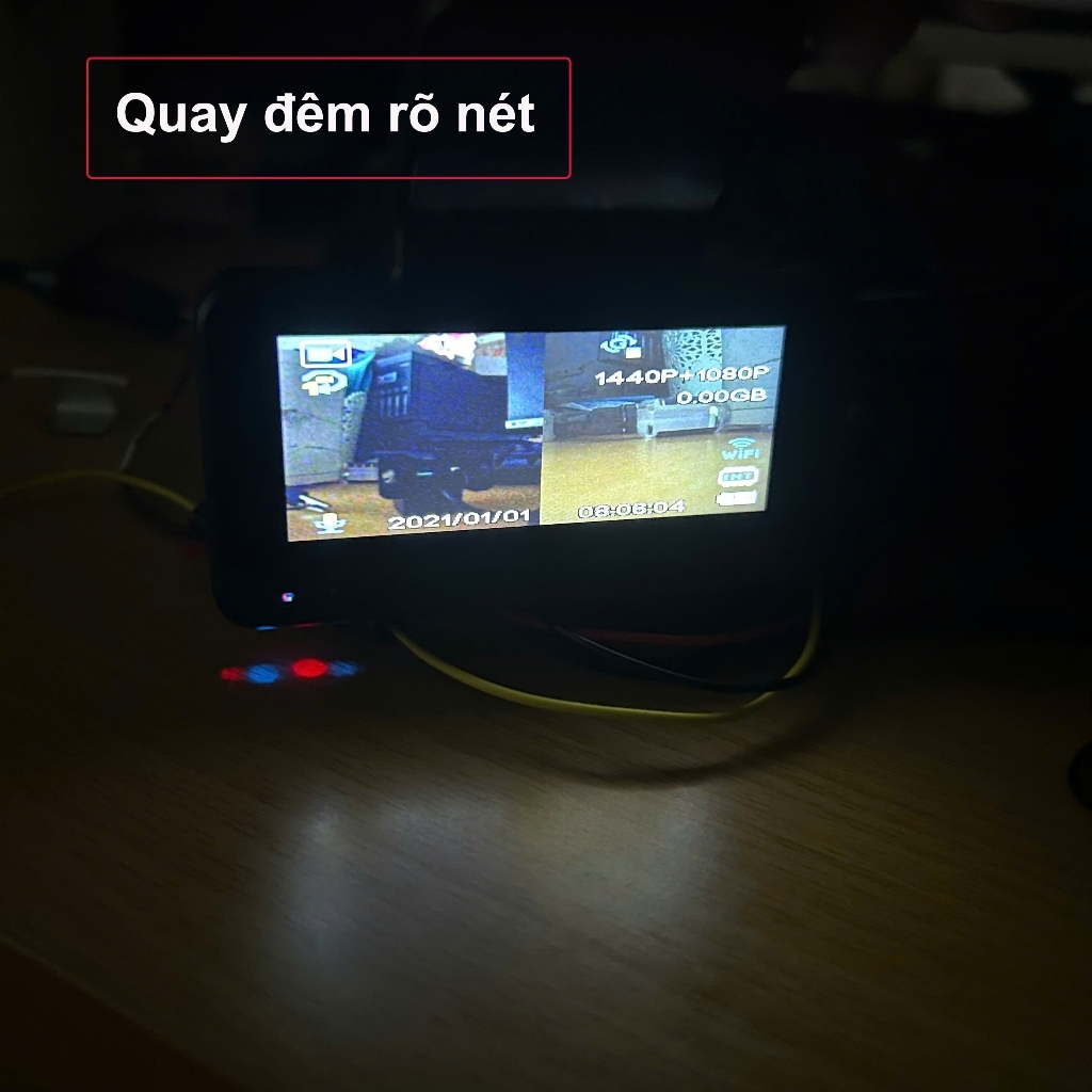 Camera hành trình ô tô trước sau cao cấp, hình ảnh chất lượng cao, kết nối wifi điện thoại, có màn hình hiển thị.