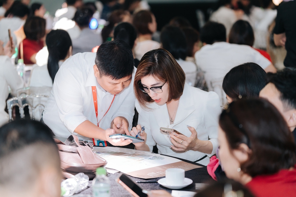 Khách hàng tham dự sự kiện mở bán Vlasta Thủy Nguyên