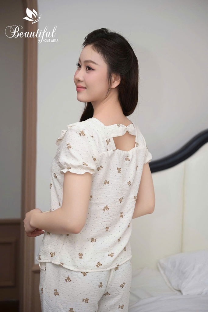 Y920B Đũi quần dài BE con gấu nơ cổ vuông