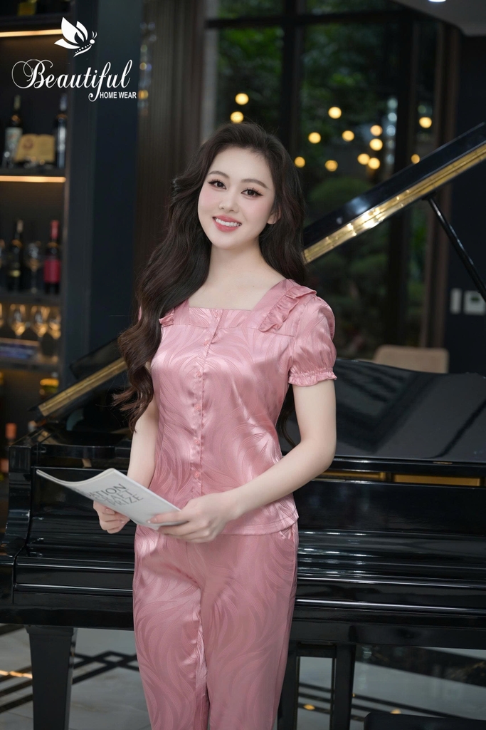 Y920C Lụa Gấm quần dài HỒNG vân lá nơ cổ vuông