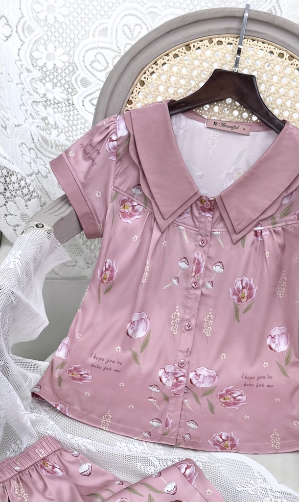 Y680A Lụa satin quần lỡ HỒNG hoa tuylip cổ W 2 tầng