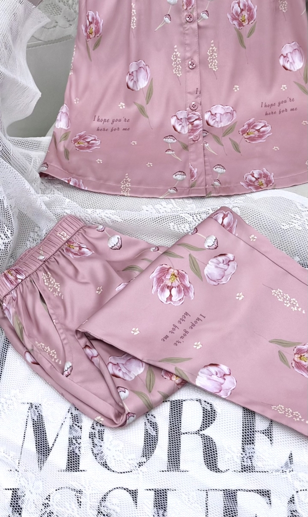 Y680A Lụa satin quần lỡ HỒNG hoa tuylip cổ W 2 tầng