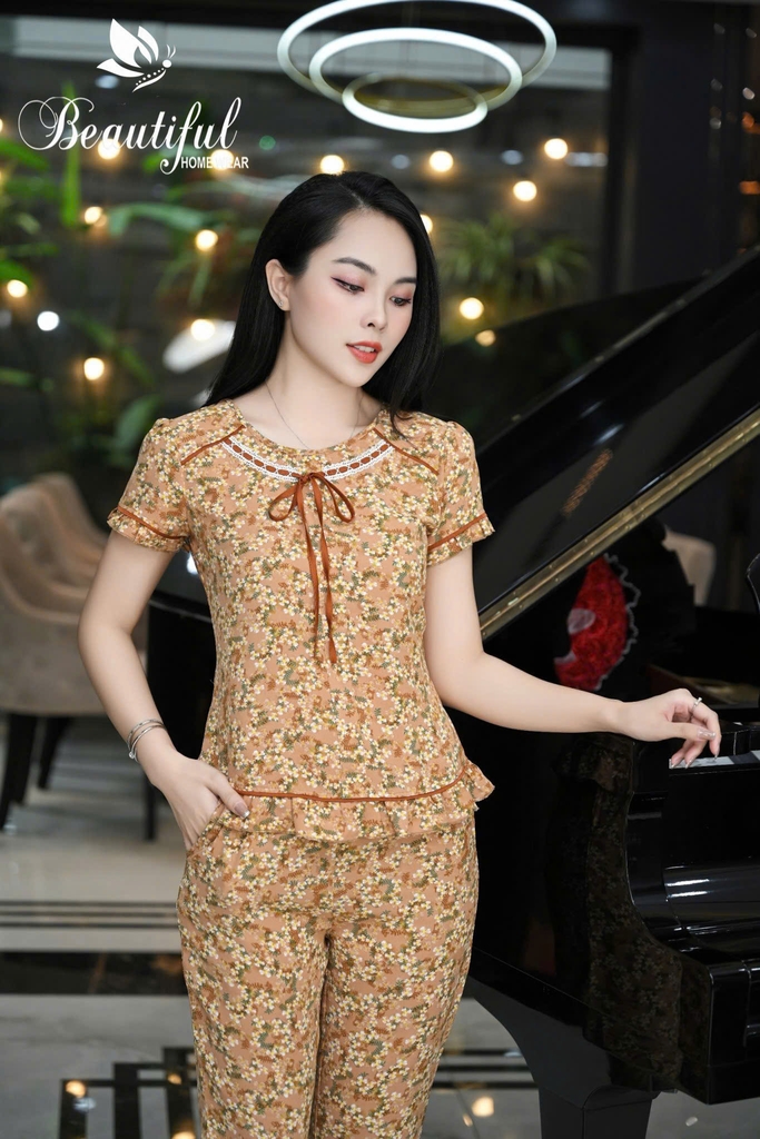 Y665A Lụa Hàn tay cộc VÀNG hoa nâu cổ tròn ren dây buộc
