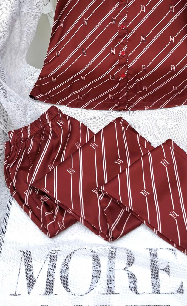 Y668B Lụa satin tay cộc ĐỎ sọc chéo cổ vòng 2 tầng