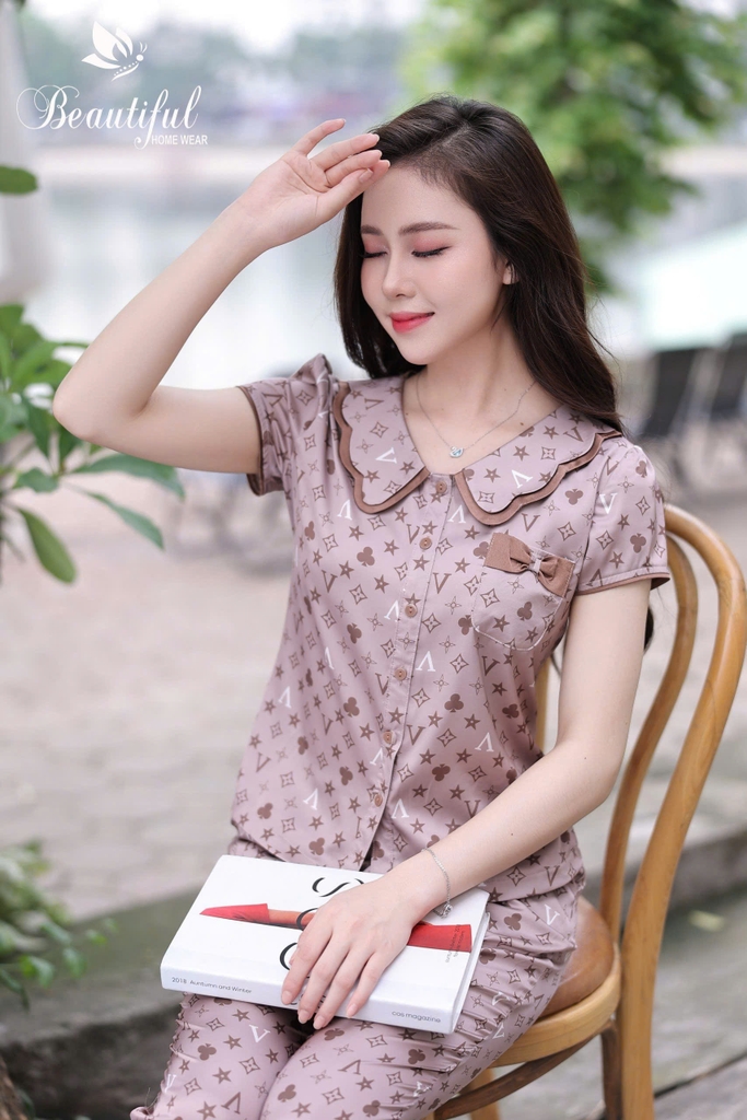 Y743B Lụa Satin quần dài NÂU chữ V cổ lượn 2 tầng