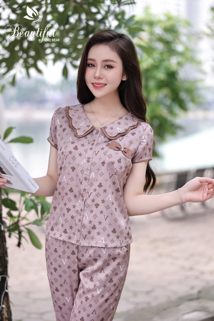 Y743B Lụa Satin quần dài NÂU chữ V cổ lượn 2 tầng