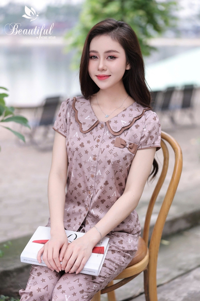 Y743B Lụa Satin quần dài NÂU chữ V cổ lượn 2 tầng