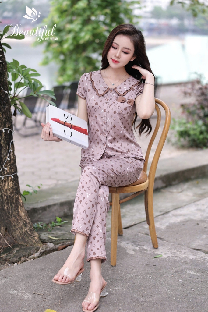 Y743B Lụa Satin quần dài NÂU chữ V cổ lượn 2 tầng