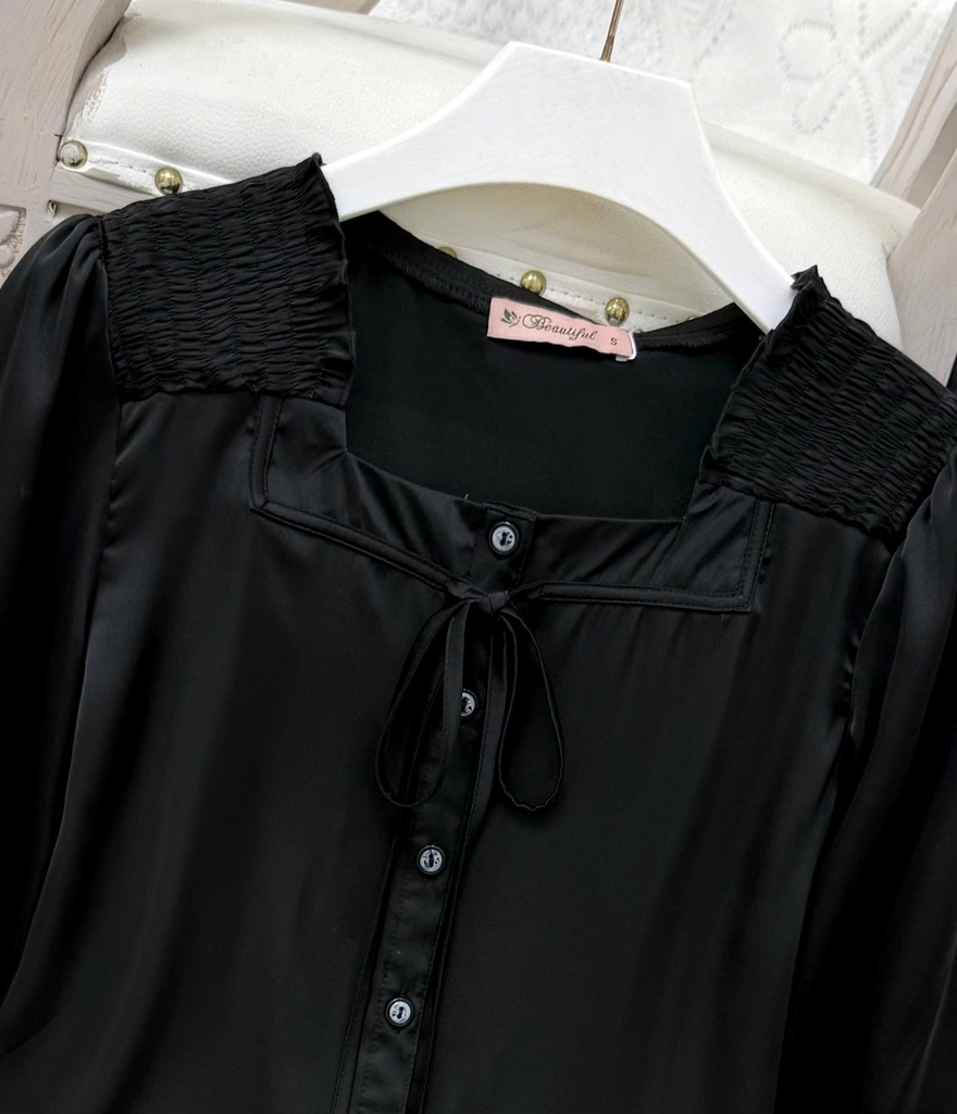 Y807F Lụa Satin tay lỡ ĐEN cổ vuông vai chun