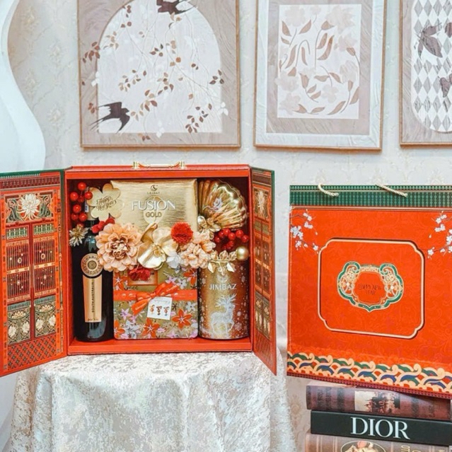 Hộp Đựng Quà Tết 2026 MINH VŨ / HOÀNG VŨ -  Hộp trống không kèm quà {{store}}