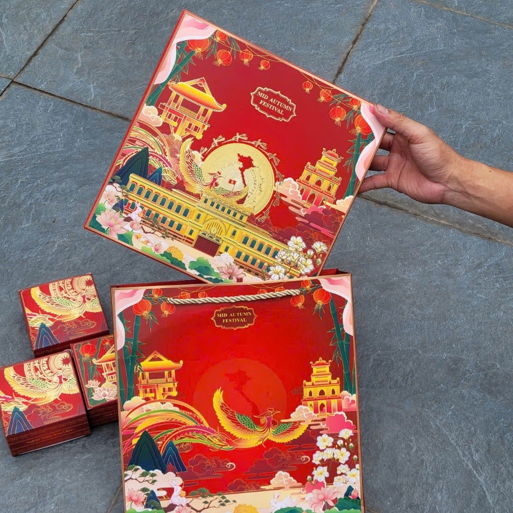 Hộp trung thu Hồn Việt 4 bánh 150gr- 200gr