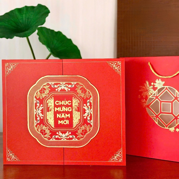 Hộp quà tết cứng cao cấp mở 2 cánh, nắp gài -kèm túi  MAI ĐỎ / MAI VÀNG  KT:43x36x11.5cm -  {{store}}