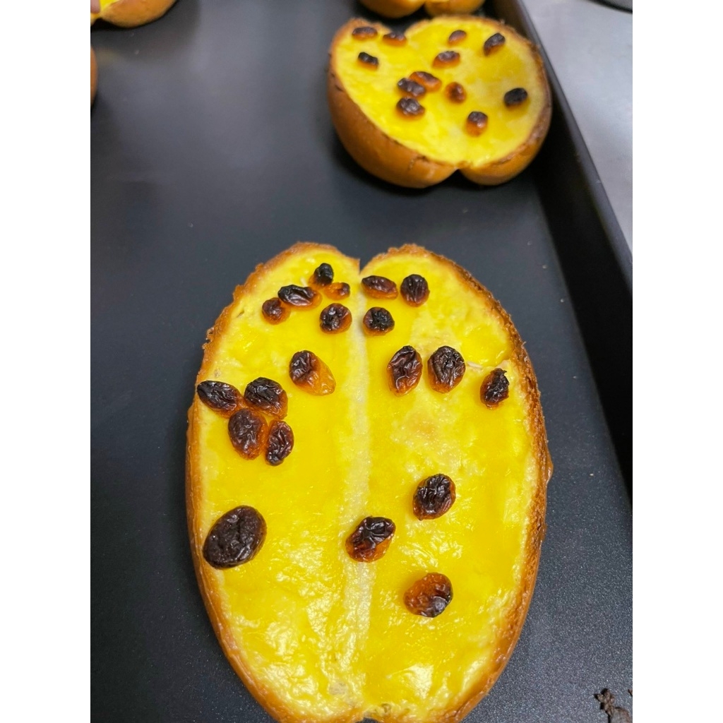 Sốt trứng muối, phô mai , sầu riêng làm nhân bánh