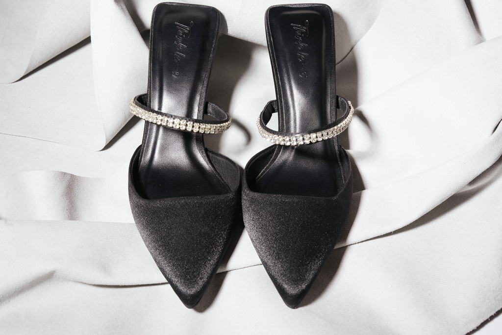 Giày mule cao gót đen mũi nhọn đính đá – Dự tiệc sang trọng – Think Le-V