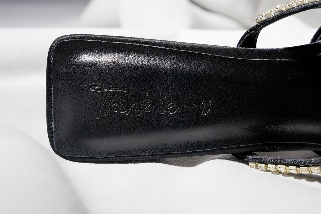 Giày mule cao gót đen mũi nhọn đính đá – Dự tiệc sang trọng – Think Le-V