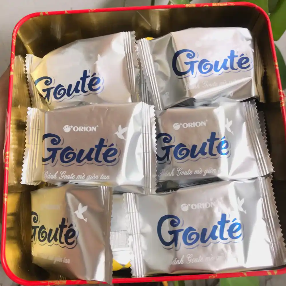 Bánh quy mè giòn Goute hộp thiếc Solo 475.2g (12 gói)