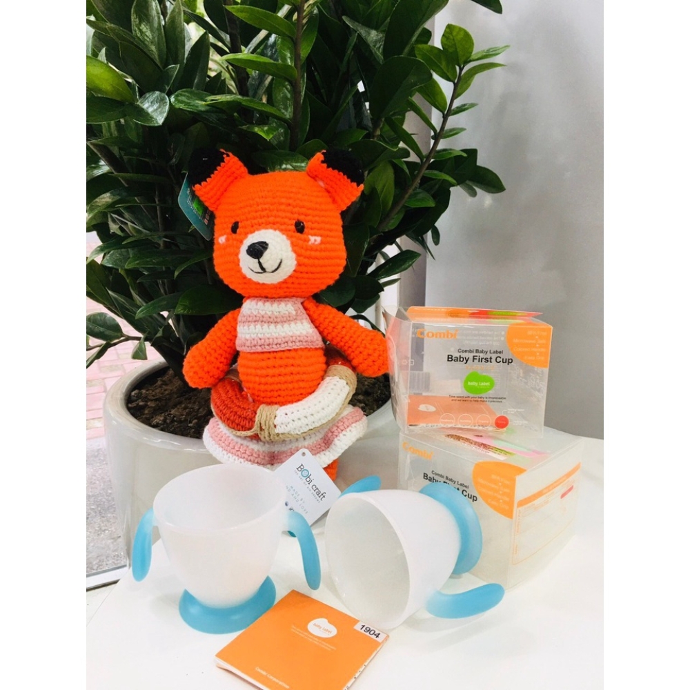 Ly nước cho bé Combi tay cầm xanh/tím