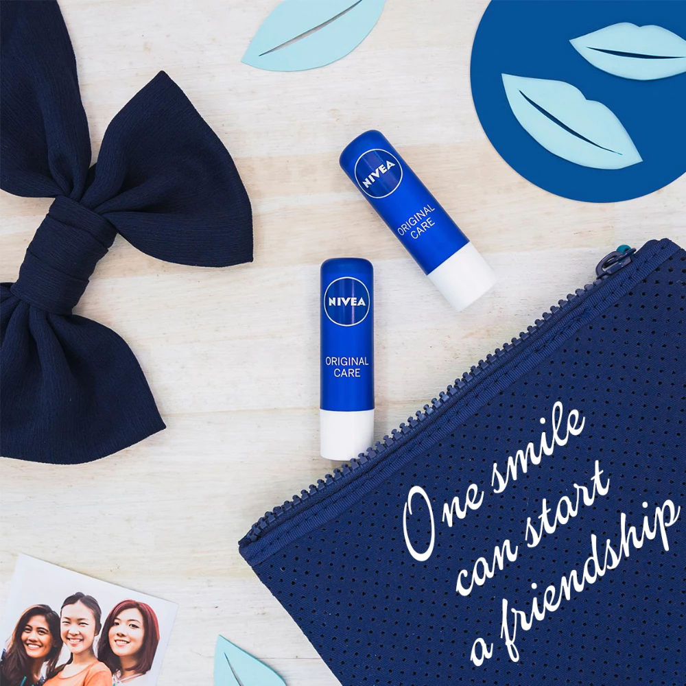 Son dưỡng môi Nivea chuyên sâu / hương đào /hương dâu 4.8g