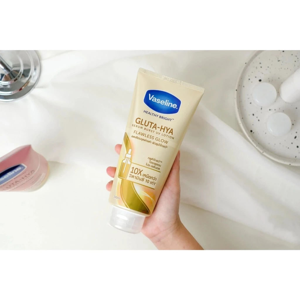 Sữa dưỡng thể Vaseline bảo vệ sáng mịn ban Ngày 330ml