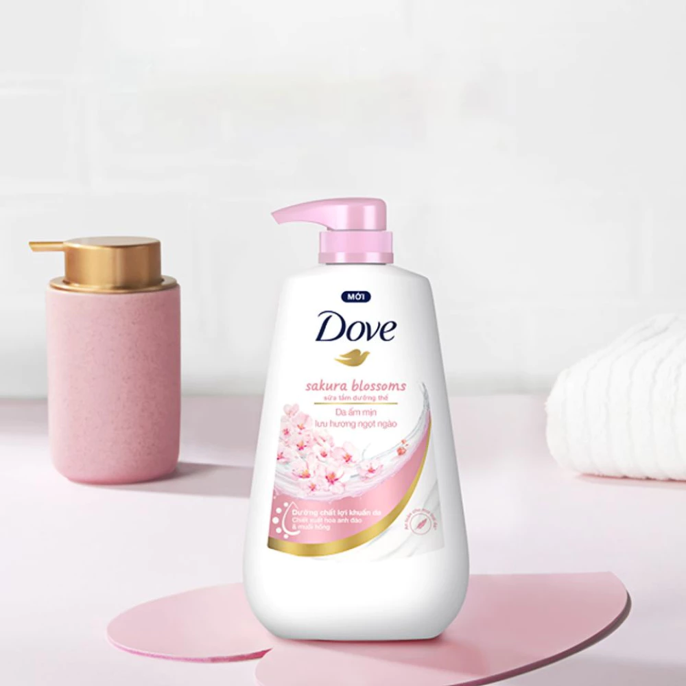 Sữa tắm dưỡng thể Dove da ẩm mịn lưu hương ngọt ngào 500g/900g