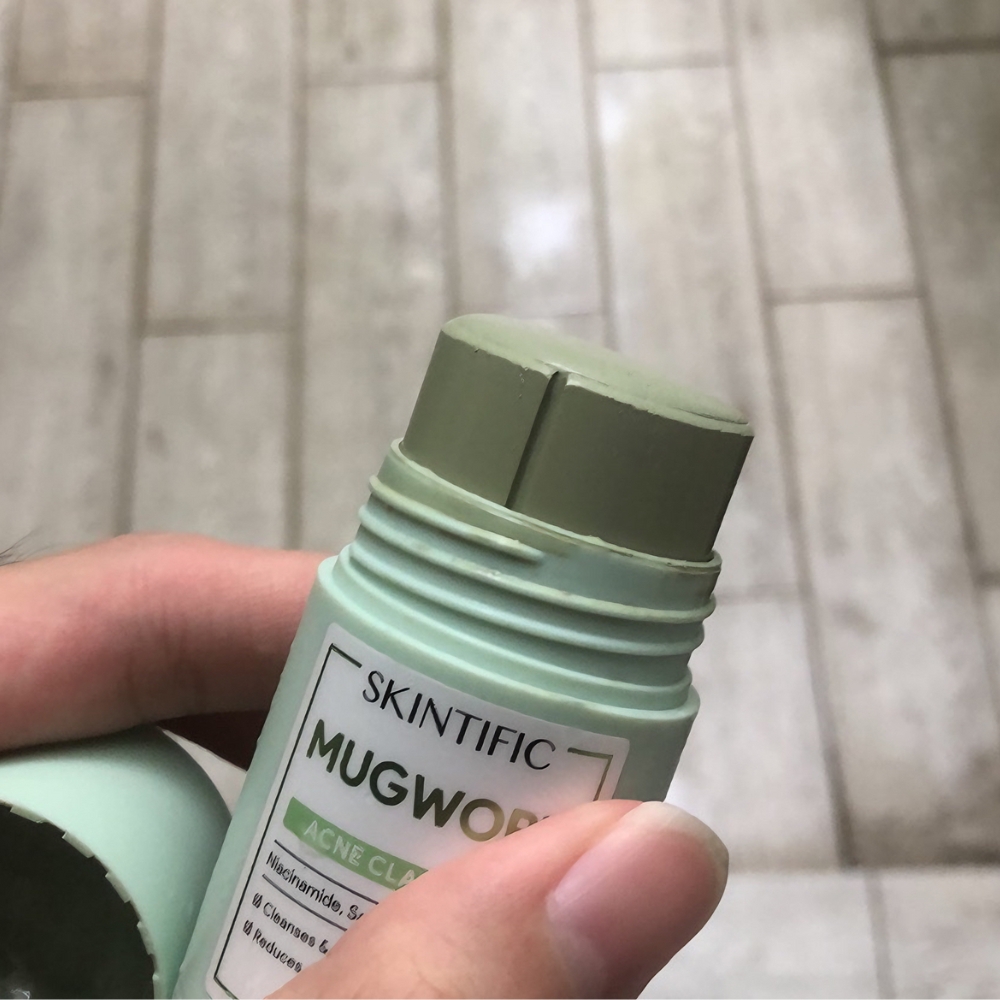 Thanh lăn mặt nạ đất sét Skintific Ngải Cứu giảm mụn 40g