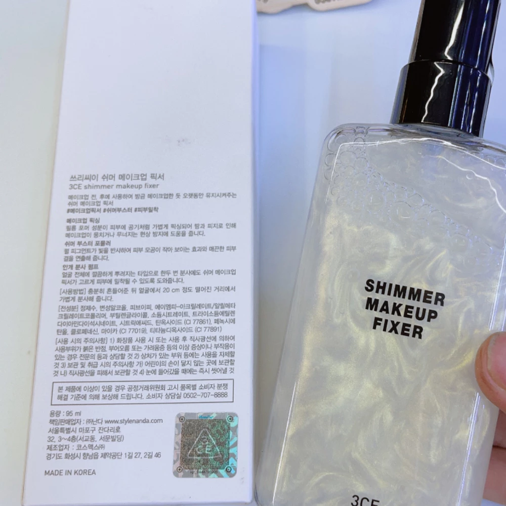 Xịt khoá makeup 3CE có nhũ tạo hiệu ứng nền căng bóng 95ml